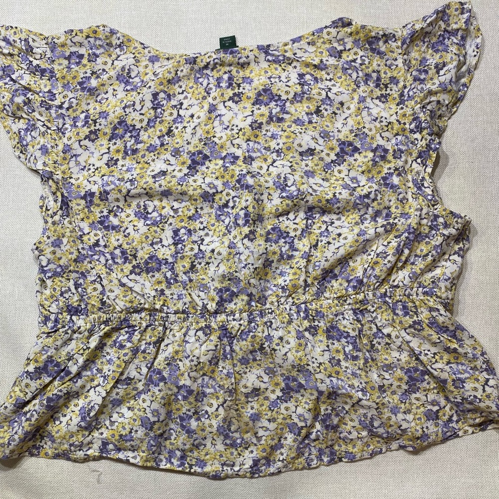 Universal Thread top - Picture 2 of 3
